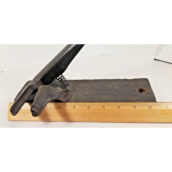 Old Soul Americana: Antique Cast Iron Nutcracker On Wood Primitive Farmhouse - Picture 11 of 12